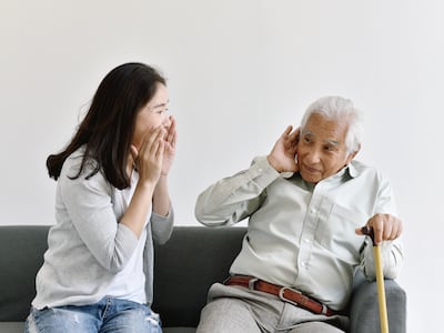 난청 방치하면 치매까지 가는데… 보청기 끼는 사람 8명 중 1명뿐