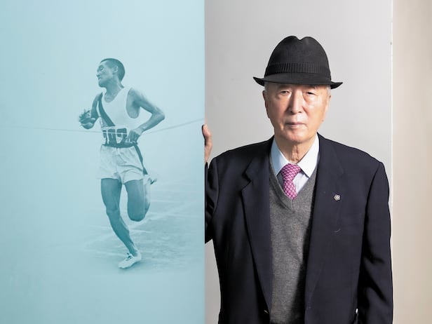 한국의 첫 ‘월드 클래스’ 스포츠 스타 손기정의 외아들 손정인씨는 본지 인터뷰에서 “강직하고 고지식한 양반이었다”고 회상했다. 1936년 베를린 올림픽 때 손기정이 결승선을 끊는 장면을 얹어 연출했다. /김종연 영상미디어 객원기자