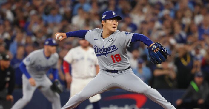 월드시리즈 7차전에서 등판한 야마모토 요시노부의 투구 장면