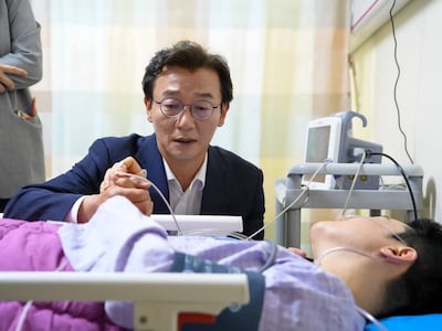 전재수, ‘단식 중 입원’ 정이한 병문안...“토론 기회 있어야”