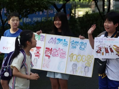 학교폭력 없는 사랑의 학교 1000일, 등굣길 인사하는 아주초 학생들