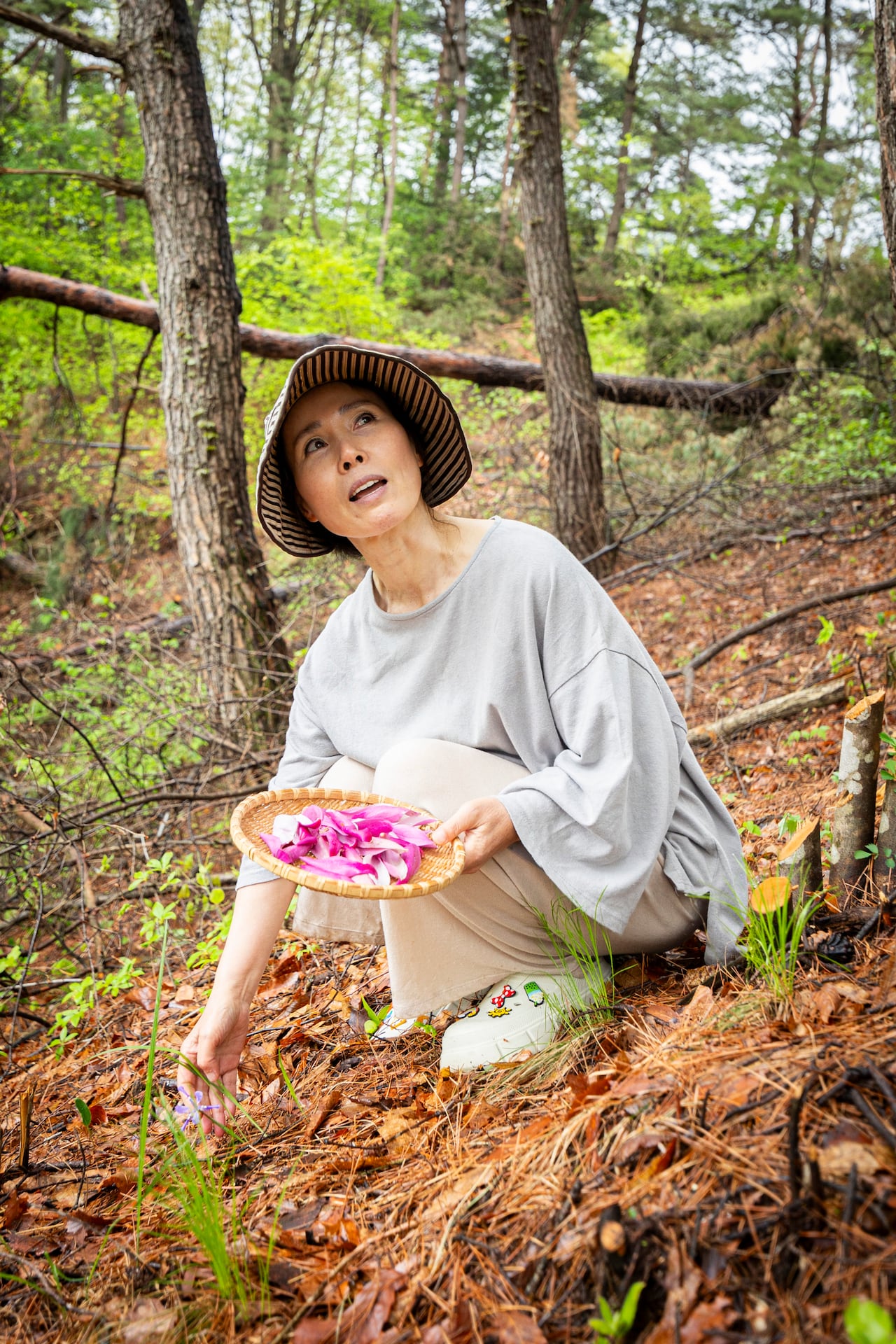 도끼 들고 으랏차차! 장작 쪼개다 허리 부러질라… 자연인 체험해보니, image size:1280x1920