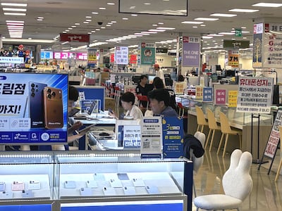 "40만원 받고 갤S26 쓰세요"<br>삼성 덕분에 휴대폰 성지 신바람